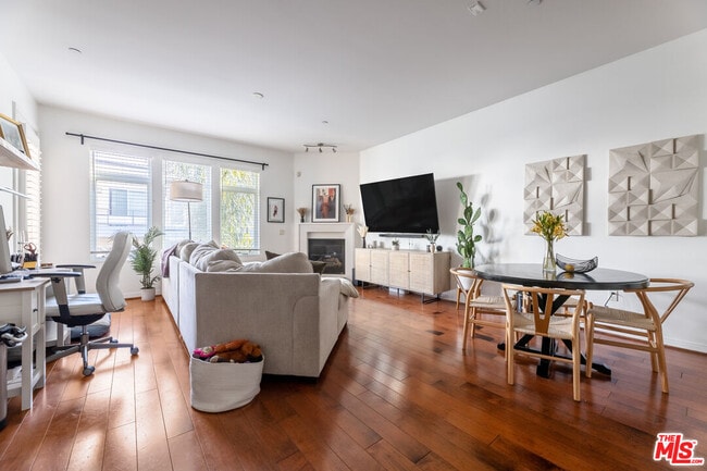 property at 4050 Glencoe Ave