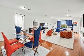 13 Oak St, Unit 2 in Bayonne, NJ - Building Photo - Building Photo