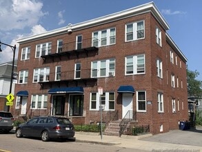 1140 River St in Boston, MA - Foto de edificio - Building Photo