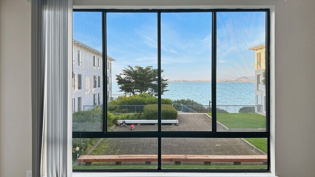 4 Captain Dr in Emeryville, CA - Building Photo - Building Photo