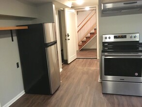 1765 NE Holman St, Unit B in Portland, OR - Building Photo - Building Photo