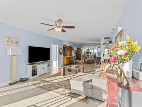 7100 Sunshine Skyway Ln S in St. Petersburg, FL - Building Photo - Building Photo