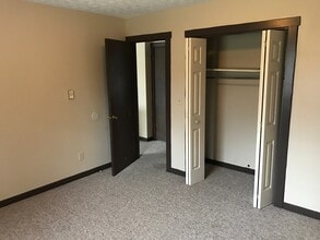 906 Skyside Dr in Clinton, OH - Building Photo - Building Photo
