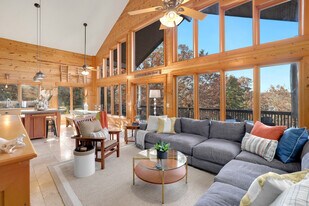 10019 Kindred Hollow Rd in Rogers, AR - Building Photo