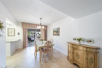 788 Park Shore Dr, Unit D30 in Naples, FL - Foto de edificio - Building Photo