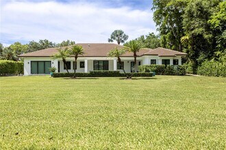 6090 SW 116th St in Miami, FL - Building Photo - Building Photo