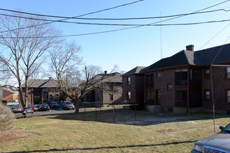 Weston Court Apartments in Braintree, MA - Building Photo - Building Photo