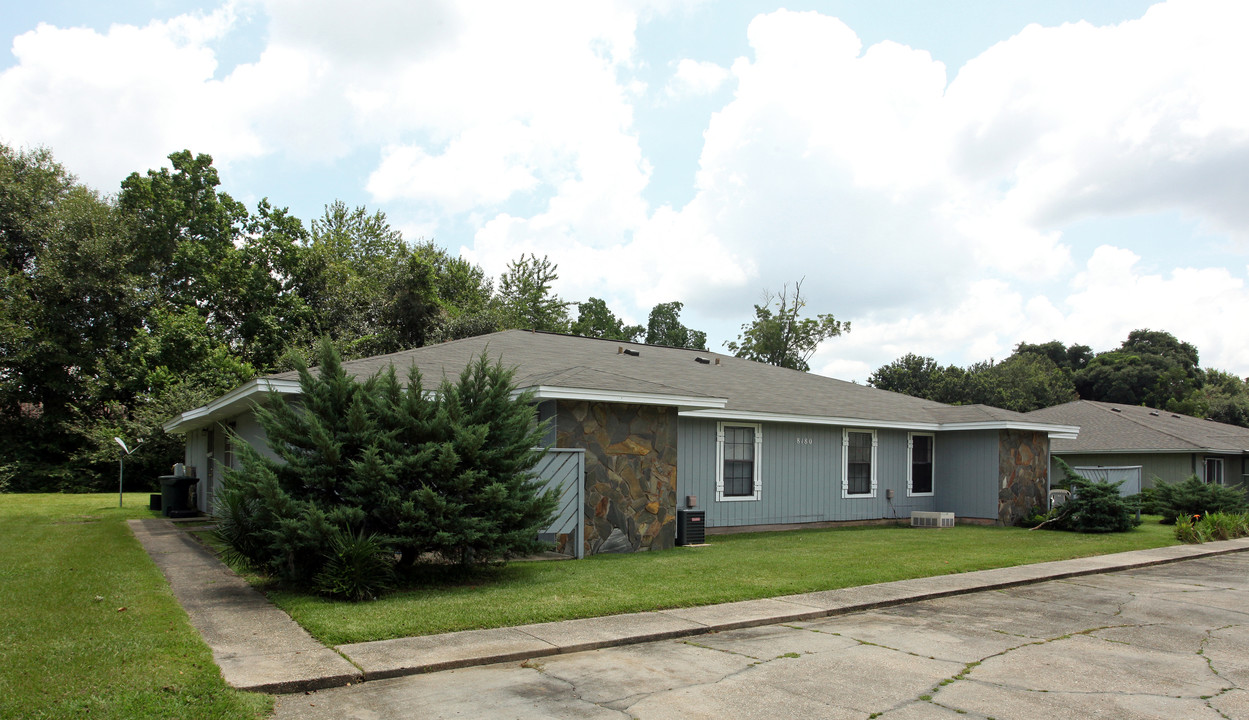 8180 Stonebrook Dr in Pensacola, FL - Building Photo