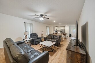 17118 Quaking Aspen Ln in New Caney, TX - Building Photo - Building Photo