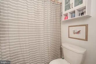 1906 Valley Dr in West Chester, PA - Foto de edificio - Building Photo