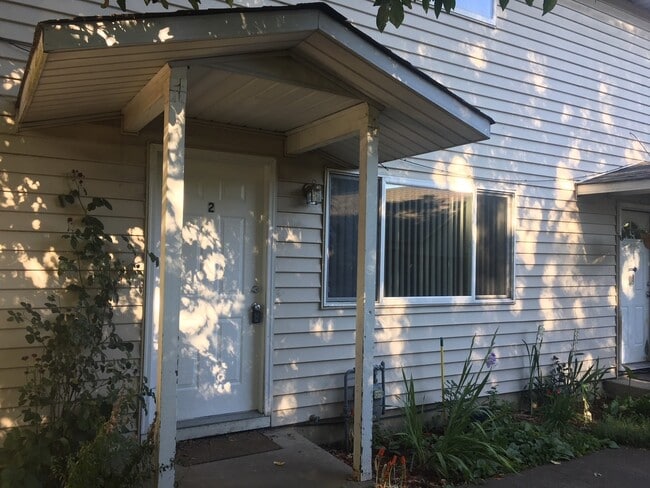 730 SE 5th Ave in Albany, OR - Building Photo - Building Photo