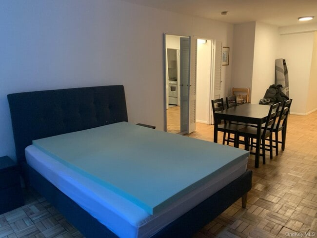 321 E 48th St in New York, NY - Foto de edificio - Building Photo