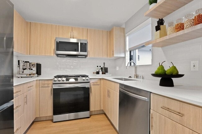 Terraces at La Cienega in West Hollywood, CA - Building Photo - Building Photo