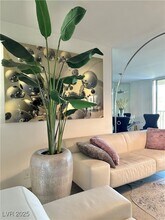 205 E Harmon Ave in Las Vegas, NV - Building Photo - Building Photo