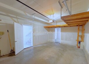 14340 SW Cougar Ridge Dr in Beaverton, OR - Building Photo - Building Photo