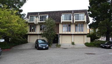 100 Oxford Ln in San Bruno, CA - Building Photo - Building Photo