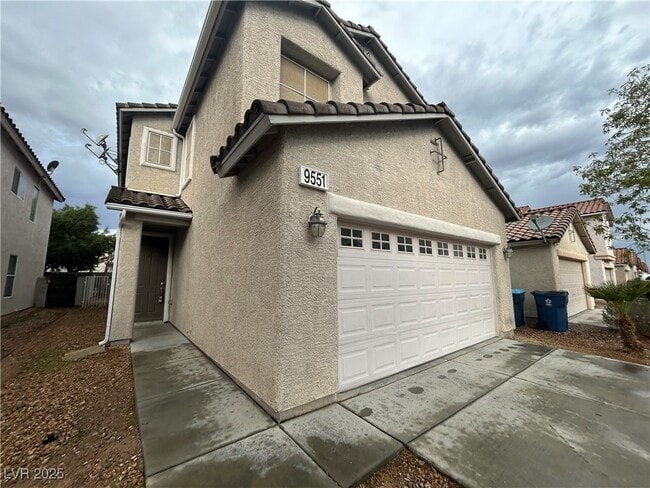 9551 Green Spruce St in Las Vegas, NV - Building Photo - Building Photo