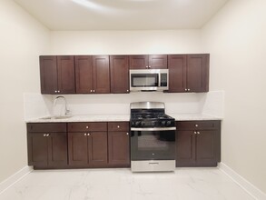 387 Forrest St in Jersey City, NJ - Building Photo - Building Photo