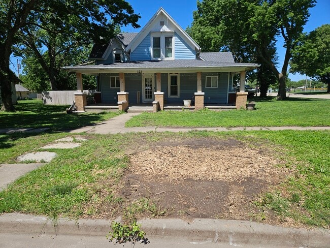 property at 121 N Broadway St