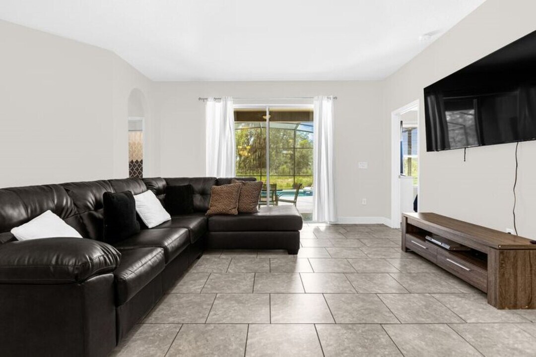 4159 Oak Tree Dr in Davenport, FL - Building Photo