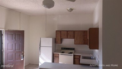 1410 Marlton St-Unit -5 in San Marcos, TX - Foto de edificio - Building Photo