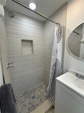 18481 SW 208th St in Miami, FL - Foto de edificio - Building Photo