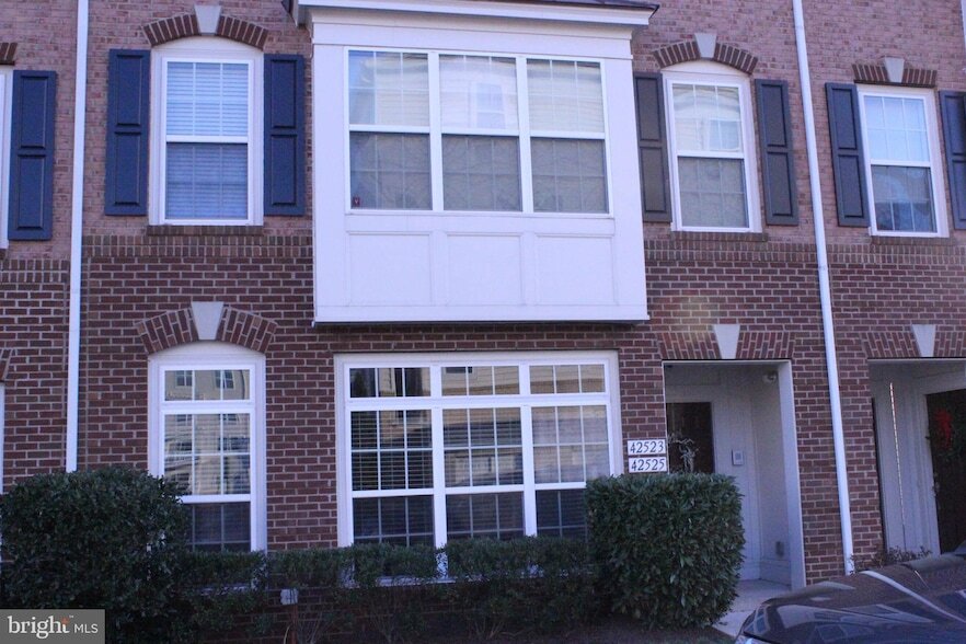 42525 Highgate Terrace in Ashburn, VA - Foto de edificio