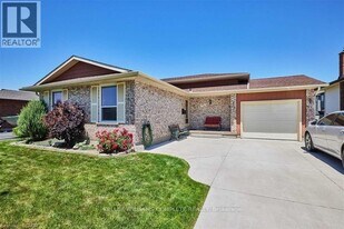 63 Robert St in Welland, ON - Building Photo