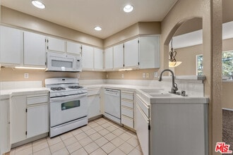 1010 S Farralon Ln in Anaheim, CA - Building Photo - Building Photo
