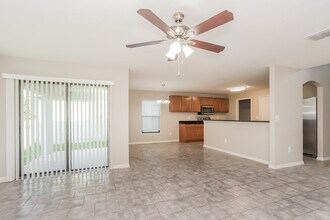 652 Chatham Walk Dr in Ruskin, FL - Building Photo - Building Photo
