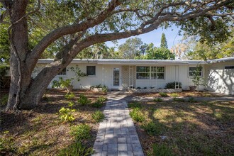 5444 Cape Leyte Dr in Siesta Key, FL - Building Photo - Building Photo