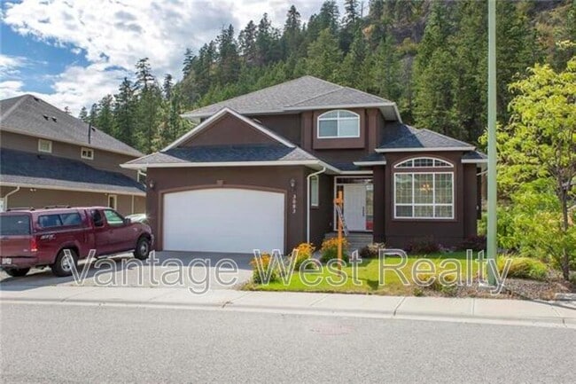 3083 Lakeview Cove Rd in West Kelowna, BC - Foto de edificio - Building Photo