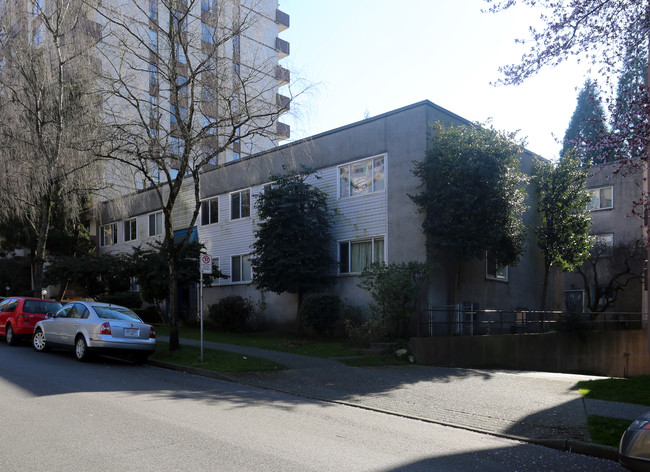 1346 Pendrell St in Vancouver, BC - Building Photo - Building Photo