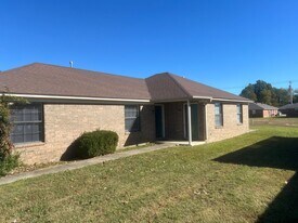 340 S Davis St in Conway, AR - Building Photo