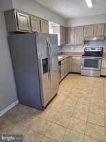 6998 Admetus Ct in Alexandria, VA - Building Photo