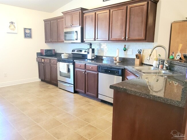 2200 Somerville Ct in Pensacola, FL - Building Photo - Building Photo