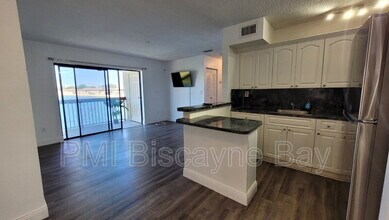 415 NW 210th St in Miami, FL - Building Photo - Building Photo