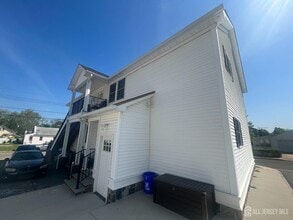 16 E Kupsch St in Sayreville, NJ - Building Photo - Building Photo