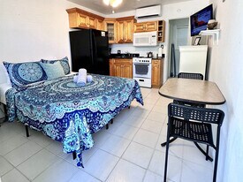 322 Oregon St in Hollywood, FL - Building Photo