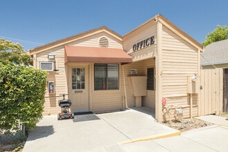 Ellis Lake Apartments in Marysville, CA - Foto de edificio - Building Photo