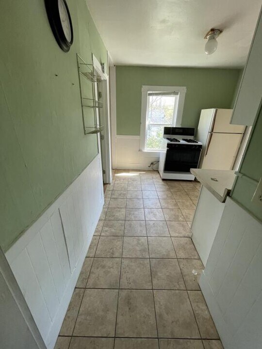 28 Essex St in Athol, MA - Building Photo