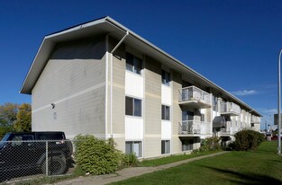 Avalon Apartments in Edmonton, AB - Building Photo