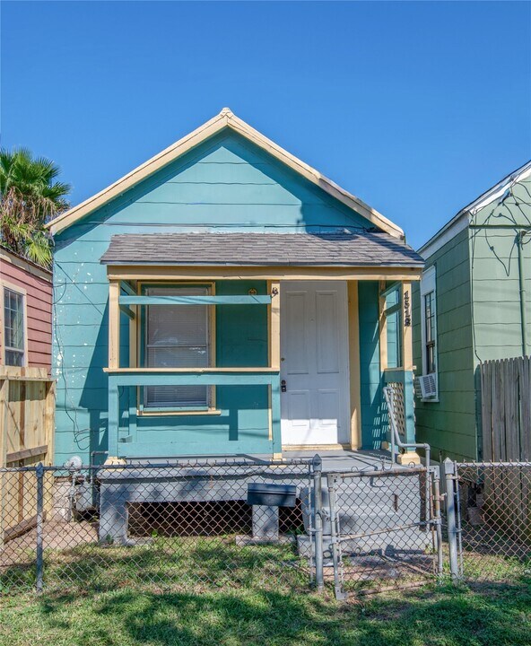 1512 J H Clouser St in Galveston, TX - Building Photo