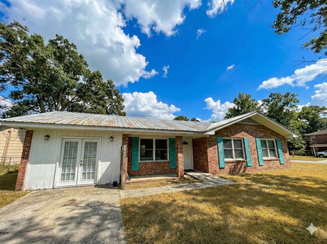 720 Bacon Rd in Hinesville, GA - Foto de edificio - Building Photo