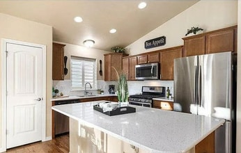 5562 Osbourne Dr in Windsor, CO - Building Photo - Building Photo