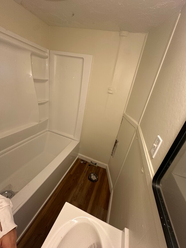 446 Coe St, Unit 3 in Woonsocket, RI - Foto de edificio - Building Photo