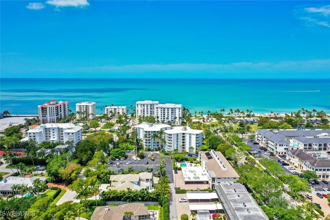 1300 Gulf Shore Blvd N in Naples, FL - Building Photo