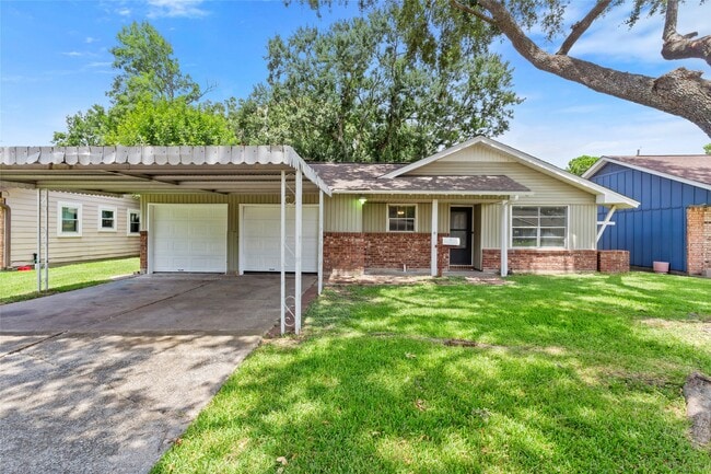 317 Ellen Dr in Deer Park, TX - Foto de edificio - Building Photo