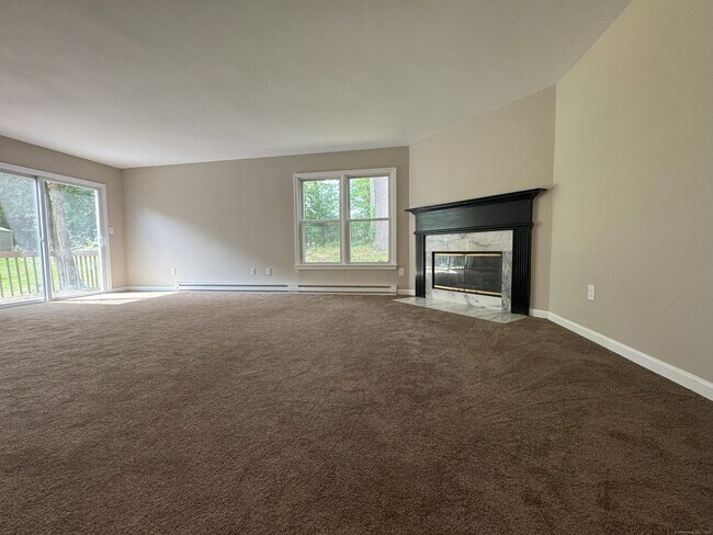 7 Arrowwood Cir in South Windsor, CT - Building Photo - Building Photo
