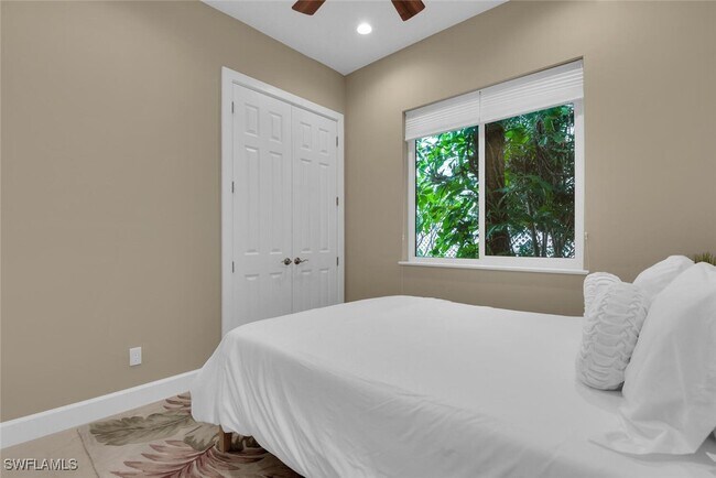 property at 3254 Lakeview Dr